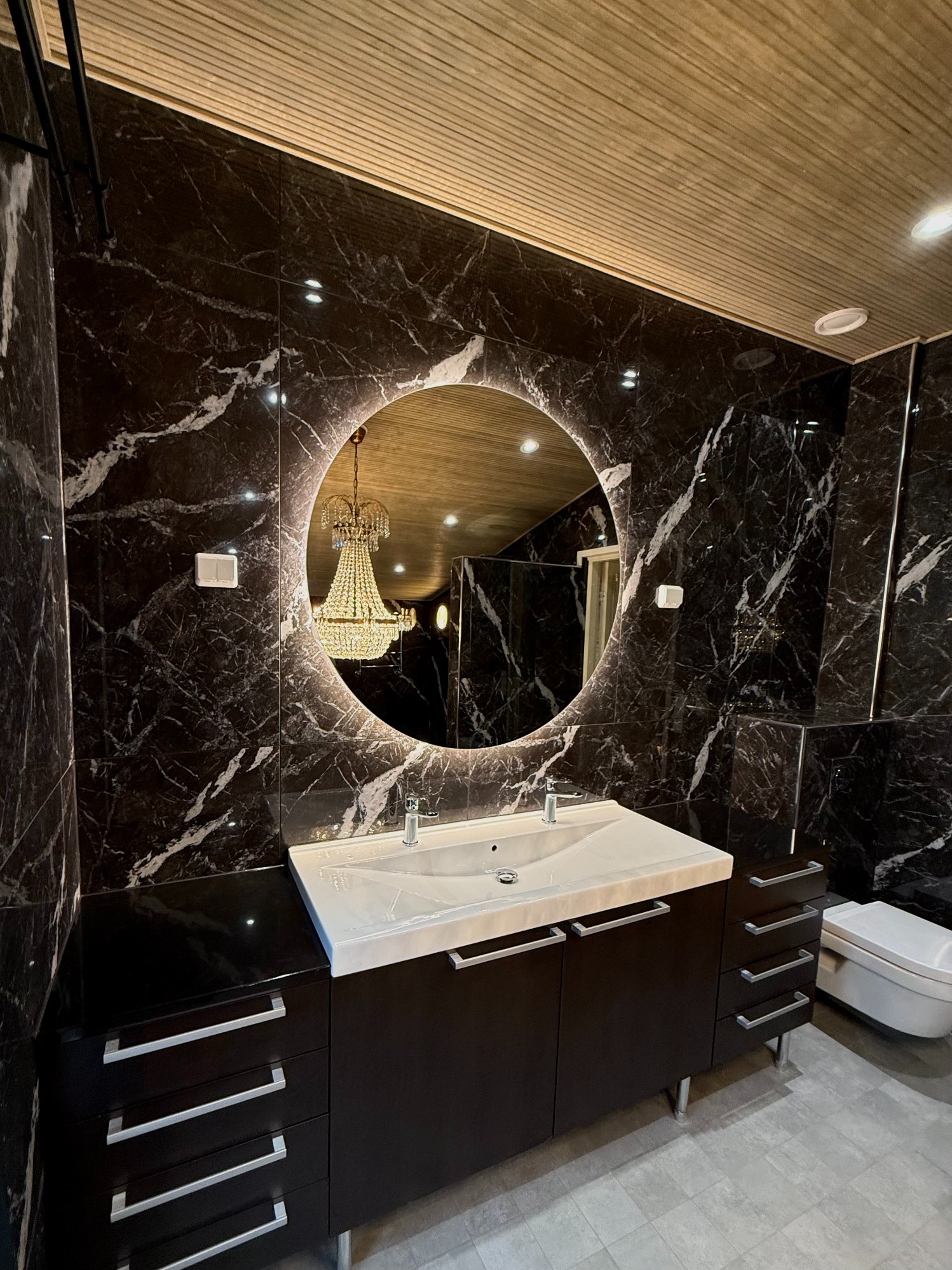 Klaukkala kylpyhuone Saunatehtaan remontin jälkeen